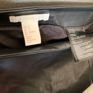 H&M’s faux leather mini sz2